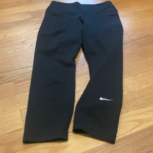Nike dry fit crop leggings. Size small.